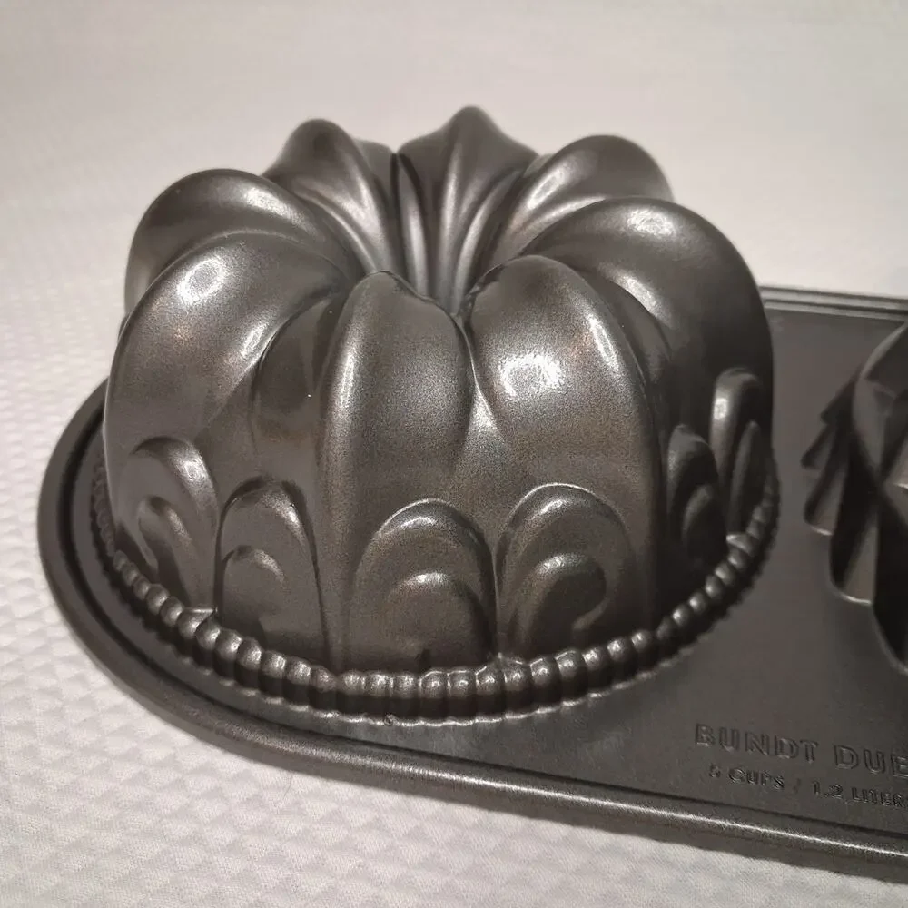 Nordic Ware Bundt Duet Pan 5 Cups / 1.2 Liter 2 in One Bundt Pan